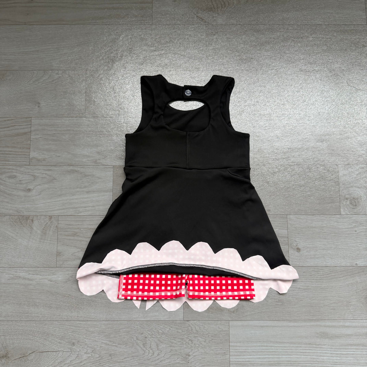 Sleeveless plaid scallop black kids girls athletic dresses