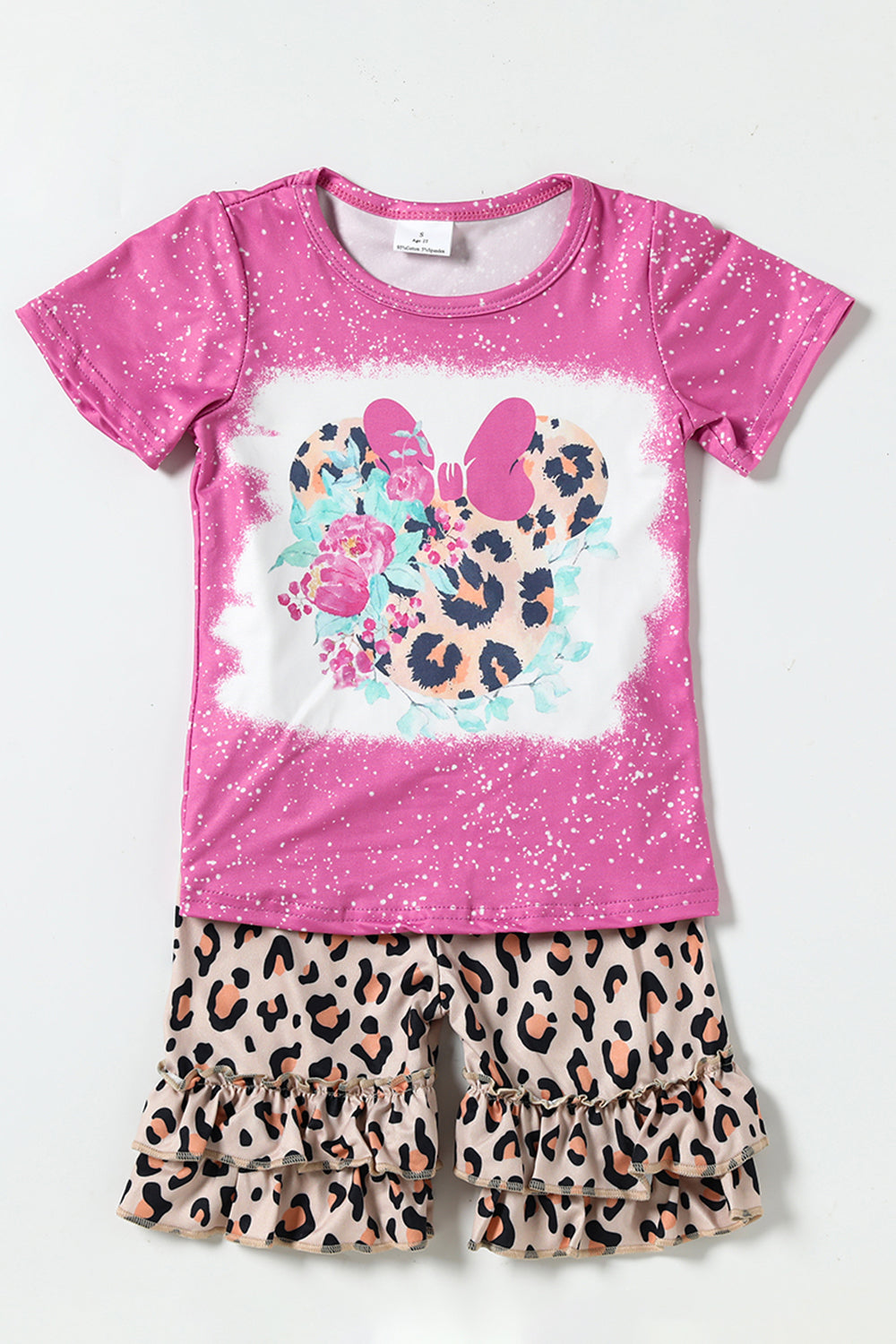 Girl screen print shirt leopard shorts outfits