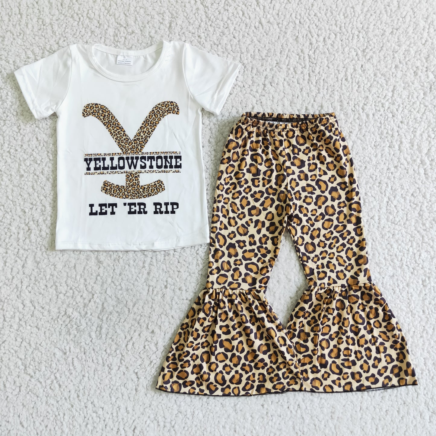 White shirt leopard Singer Outfit