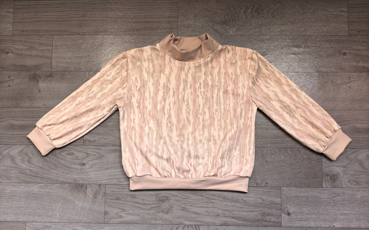 Long sleeves light camo mock neck kids active top