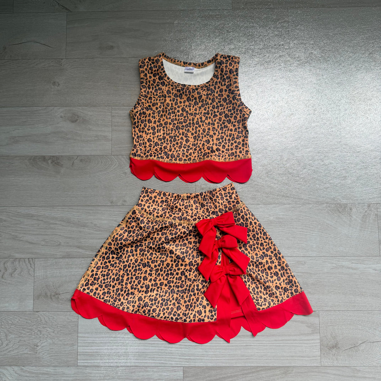 Sleeveless leopard red scallop girls summer active wear set